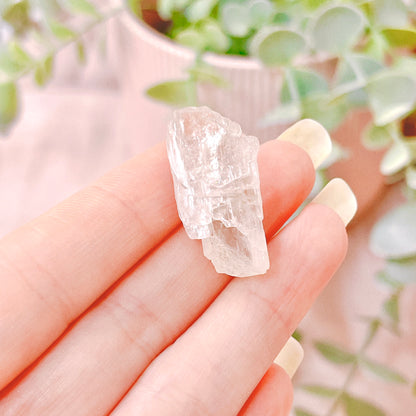 Hiddenite Natural