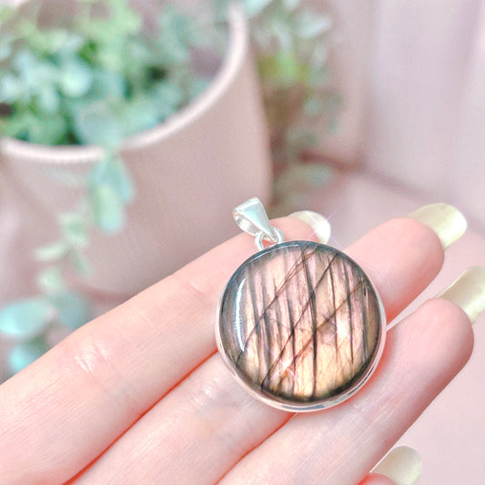 Sunset Labradorite 925 Sterling Silver Circle Pendant